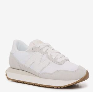 NEW BALANCE 237 In grey / white size 7 women’s casual comfy sneaker.